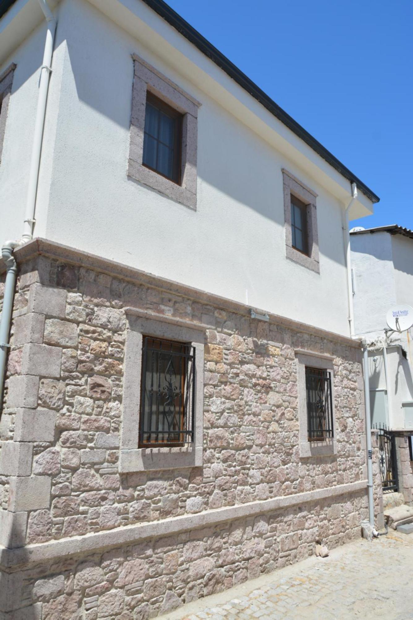 Lokal Gazde/Camere de închiriat *